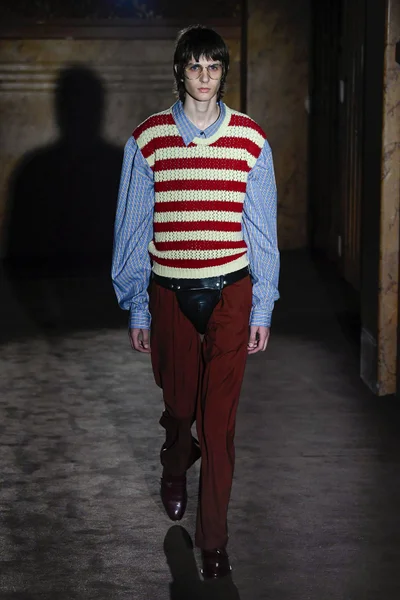 Look 27